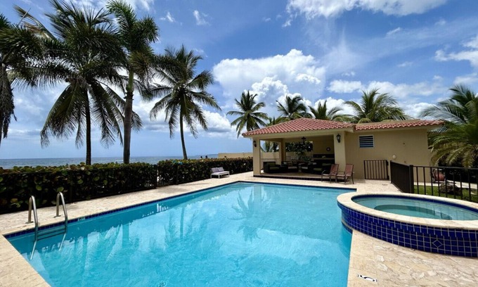 Aguada Apartamento | Beachfront Getaway at Ocean View Castle Condo Apt 2– Aguada