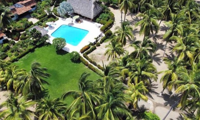 Barra de Potosí Villa | Villa frente al mar, privada, con personal completo, piscina, capacidad para 28, 8 habitaciones