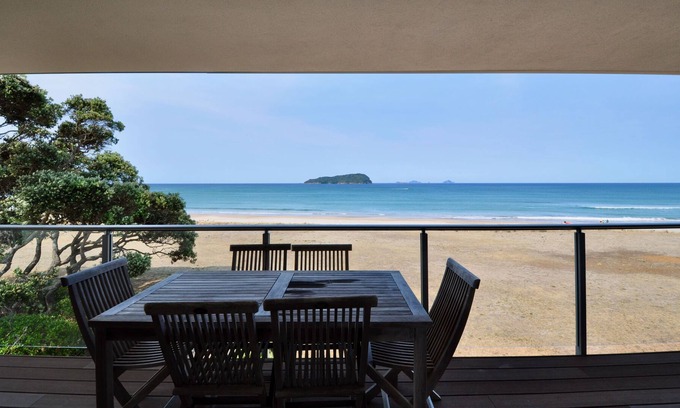 Pauanui Cabaña | BEACHFRONT HEIGHTS - PAUANUI HOLIDAY APARTMENT, with pool in Pauanui