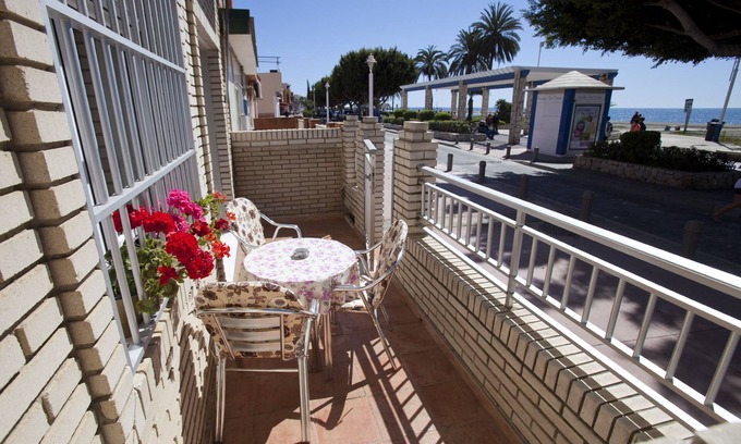 Playas del Palo Apartamento | Primera Linea de playa apartamento vacacional