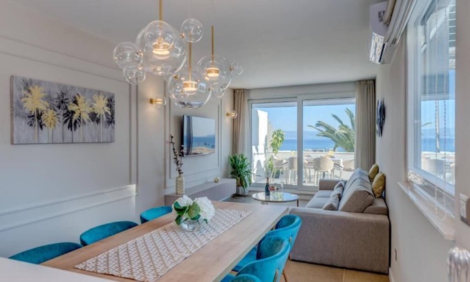 Znjan Apartamento | Beachfront Holiday Apartments