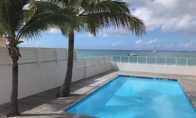 Grand Case Apartamento | Beachfront holiday + pool in the charming village of Grand Case