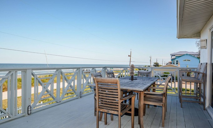 New Smyrna Beach Casa | 6492 S. Atlántico - Oceanfront 4.3 con amplia terraza, ideal para familias!