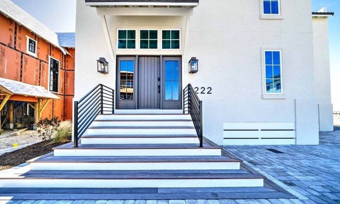 Bay County Casa | Beachfront home with spectacular views.