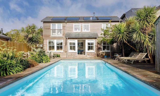 East Wittering Casa | Beachfront House w Pool & Steam