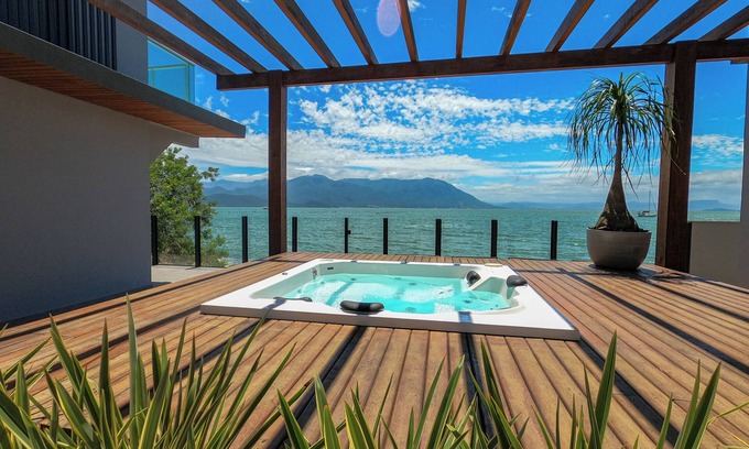 Florianopolis Casa | Casa Frente al Mar con Spa y Vista Deslumbrante
