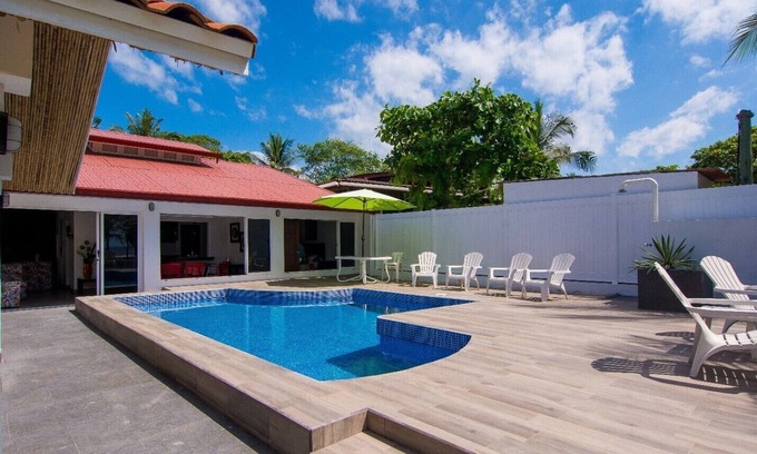 Cerro Plano Casa | Casa frente al mar en Playa Tivives con piscina privada