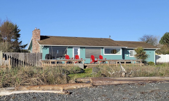 Sequim Casa | Beachfront house overlooking Dungeness Bay with hot tub