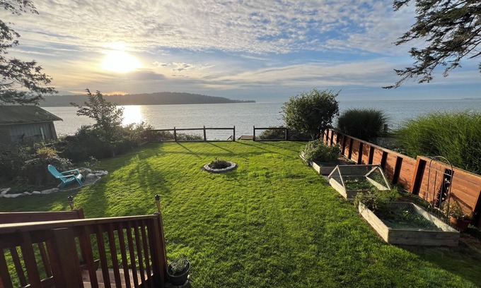 Bellingham Casa | Beachfront House with Oceanview Hot Tub