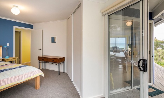 Island Beach Casa | beachfront house with panoramic sea views and direct access to the beach
