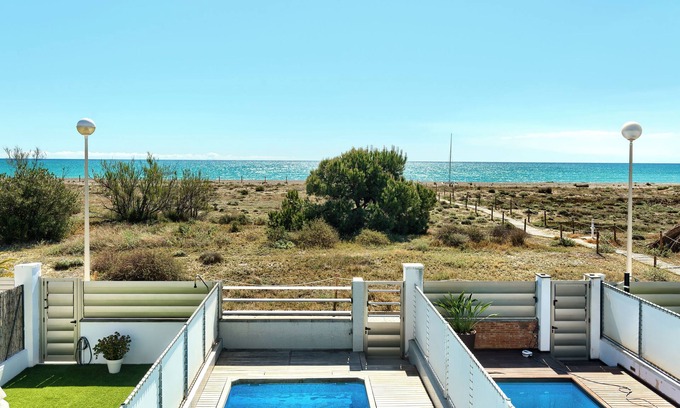 Playa de Almarda Casa | Casa frente al mar con piscina privada