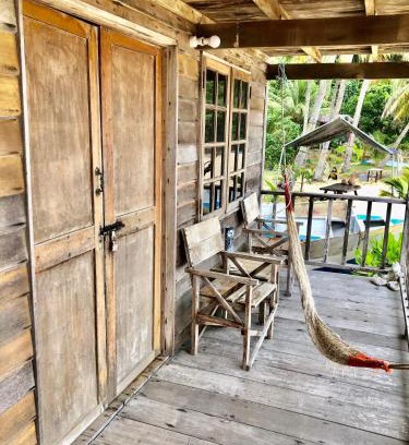 Tioman Island Cama Y Desayuno | Beachfront Hut Downstairs Astra - Beach Shack Chalet