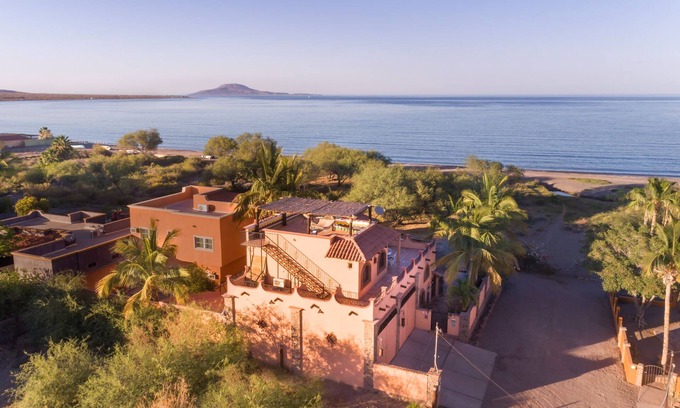 Loreto Villa | Frente a la playa en la ciudad con impresionantes vistas, disfrute de Loreto sin un automóvil.