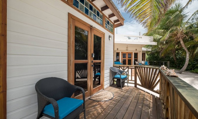 San Pedro Cabina | Beachfront King Casita in San Pedro Ambergris Caye