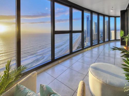 Burleigh Heads Apartamento | Beachfront Luxe Escape at Surfers Paradise Parking