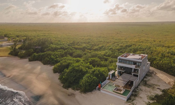 Puerto Morelos Villa | Beachfront Luxury Villa with Pool Chef and Staff