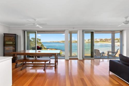North Bondi Apartamento | Beachfront Luxury 3 Beds with Ocean View Balcony