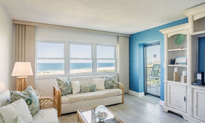Sand Key Condominio | Beachfront Luxury Living W/Heated Pool & Spa