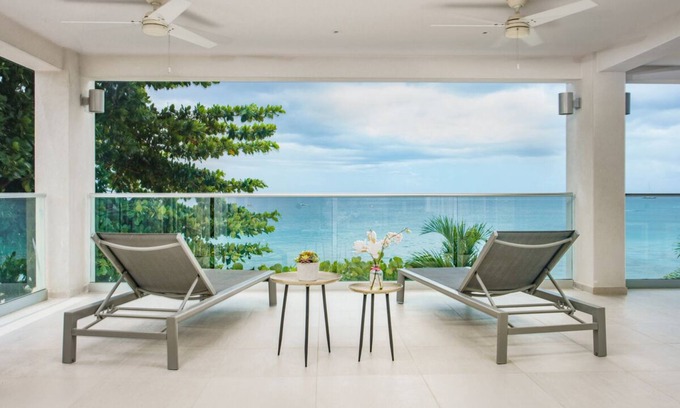 Old Trees Bay Apartamento | Beachfront Luxury - The One at St. James (4 bed)