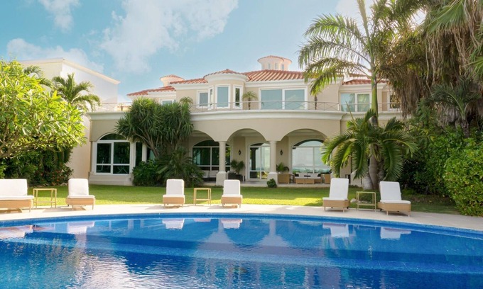 Zona Hotelera Villa | Luxury Beachfront Villa Full Gym- Direct Access to the beach Premium Service