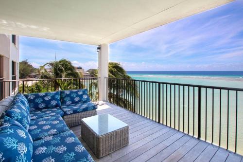 Saint Lawrence Apartamento | Beachfront Luxury with Incredible Ocean Views apts by Bluescape