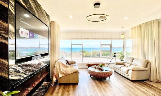 McCracken Casa | Beachfront Marshmallow- Stunning Beachfront Views