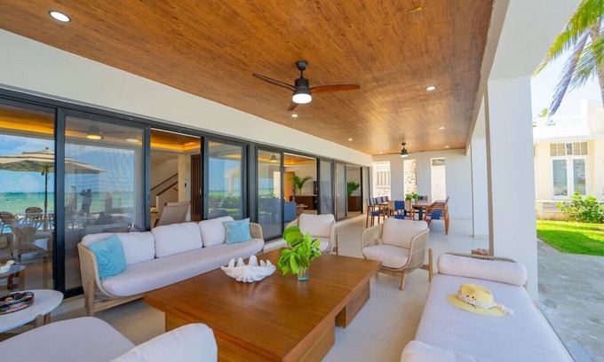 México Casa | Beachfront Mega-House 16p w/ breakfast
