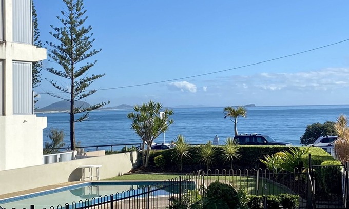 Sunshine Coast Apartamento | Beachfront, ocean view apartment,