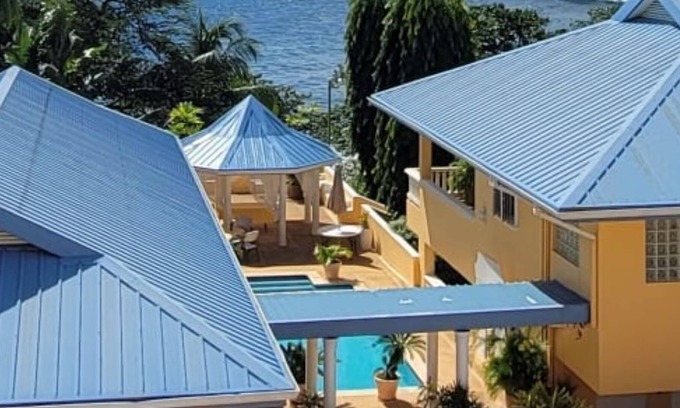 Brighton Casa | Beachfront Oasis- Sunshine B & B