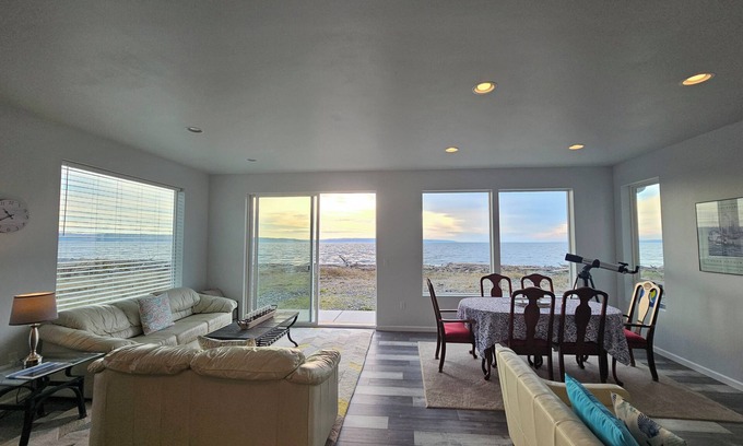 Coupeville Casa | Beachfront Oasis