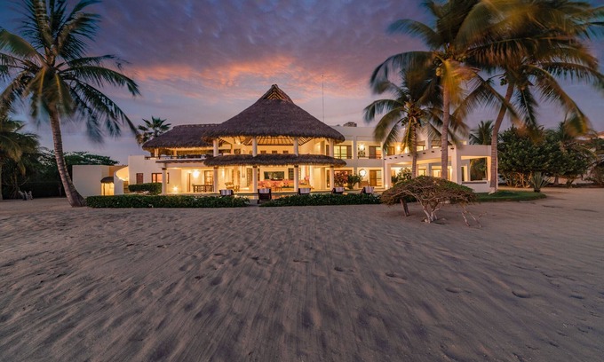 Santa María Colotepec Villa | Felicidad frente al mar | Casa de lujo frente al mar | ** Tarifas con descuento de 2 - 5 BDRM **