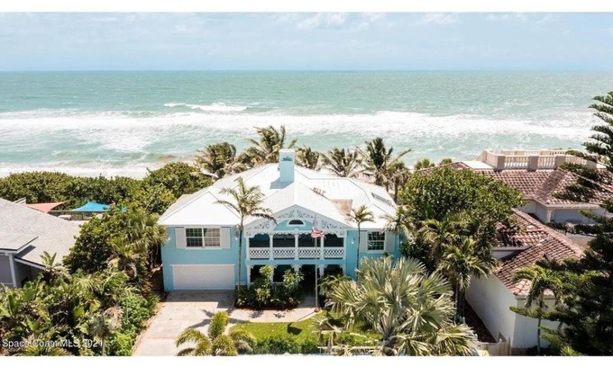 Floridana Beach Casa | Beachfront Paradise! GREAT FAMILY Vacation! SALTWATER HEATED POOL