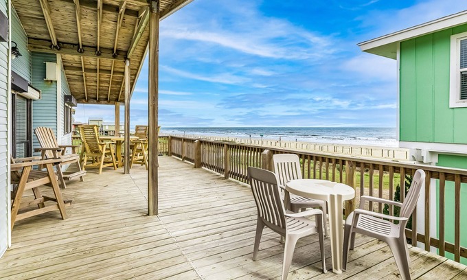 Bermuda Beach Casa | Beachfront paradise with furnished deck, outdoor shower & fast WiFi