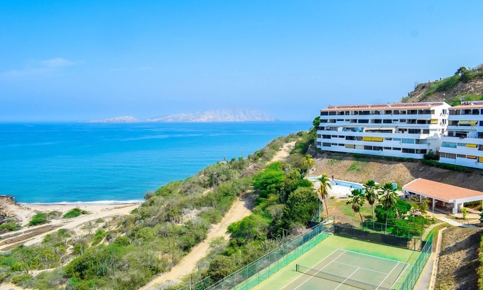 Lecheria Condominio | BeachFront PentHouse 3-Bedroom 2.5-Bathroom designed with your comfort in mind.