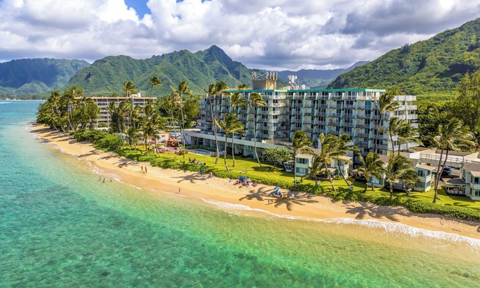 Punaluu Condominio | Beachfront Penthouse w/ 3 Lanais on O’ahu!