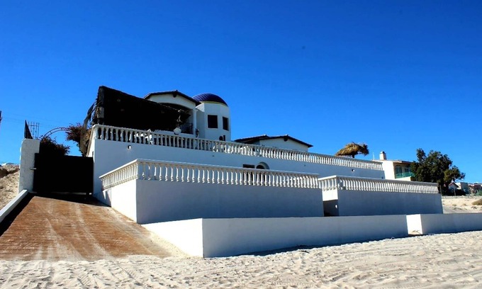 Villas de Las Palmas Casa | Beachfront Perfect for Entertaining