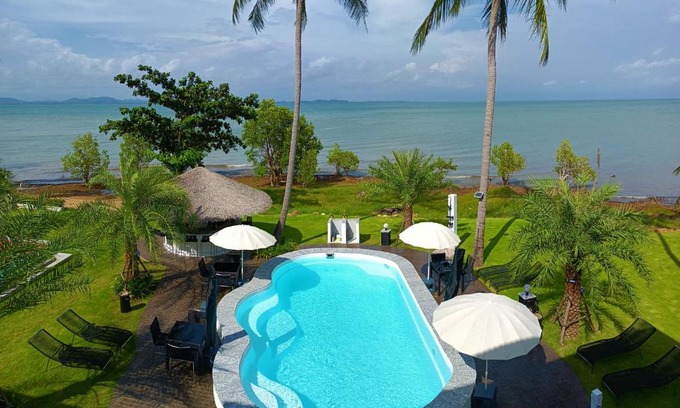 Ko Chang Apartamento | Beachfront Pool Villa and Apartment