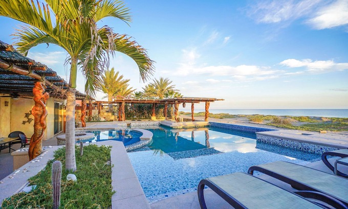 La Paz Villa | Frente a la playa con piscina privada en Golf Resort, Chef-Meals, Maid & Concierge Srvcs.