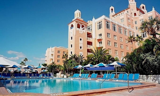 Pass-a-Grille Hotel | Beachfront Property w/ Amazing View! Gorgeous Room w/ King Bed, Outdoor Pool