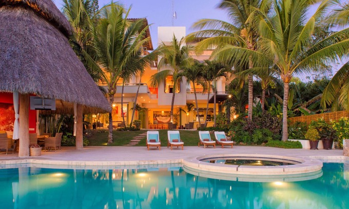 Punta de Mita Villa | Propiedad frente al mar junto a un surf de clase mundial