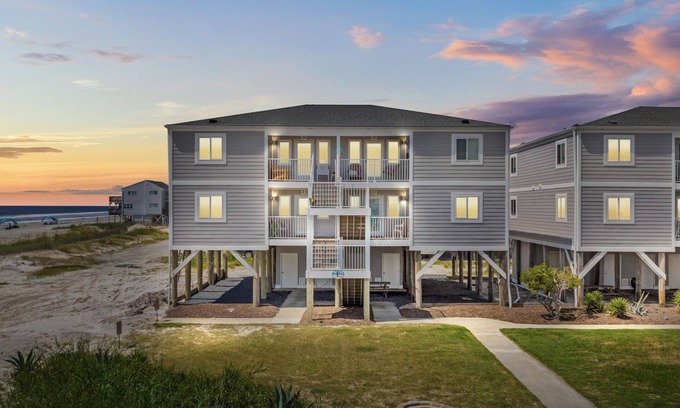 Ocean Isle Beach Condominio | BEACHFRONT!!! Recently Updated 2 Bedroom 2 Bath Condo