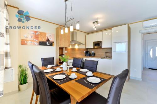Privlaka Villa | Beachfront Reiterer Villa V3 with Jacuzzi 30 meters from the Beach - CROWONDER LUXURY RENT