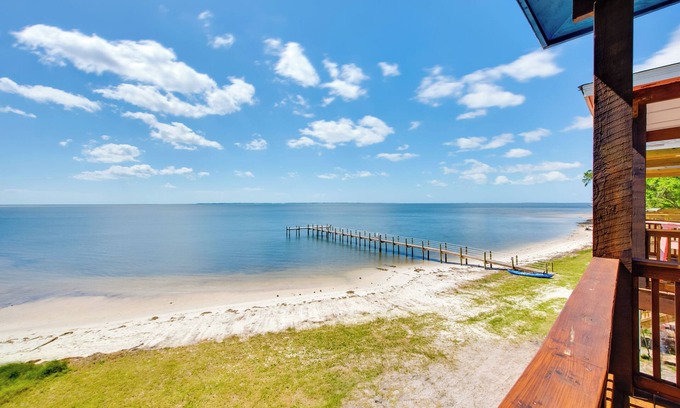 Franklin County Cabaña | Beachfront Retreat w/ Dock in Lanark Village!