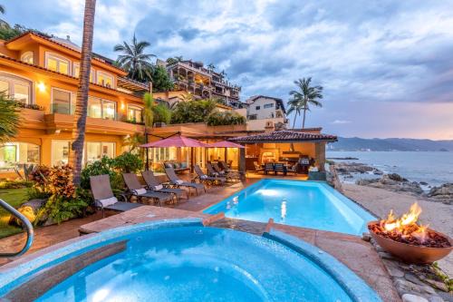 Zona sur Villa | Beachfront Sagitario Villa in Puerto Vallarta!