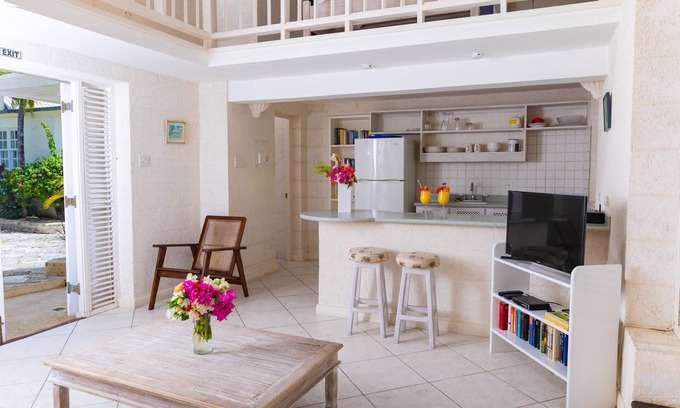 Silver Sands Apartamento | Beachfront Cottage frente al mar que se extiende sobre dos pisos