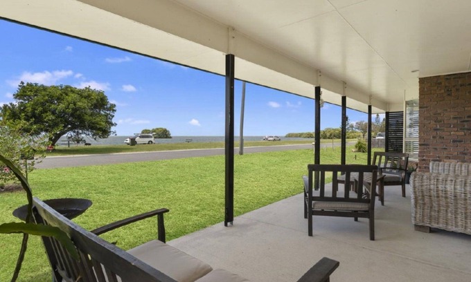 Godwin Beach Casa | BEACHFRONT - Seaview Bungalow