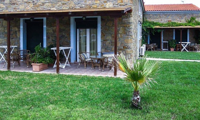 Myrina Apartamento | Beachfront Stone Maisonettes