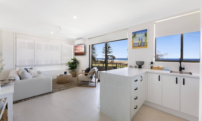 Coolangatta Apartamento | Beachfront Studio with Balcony & Stunning Views