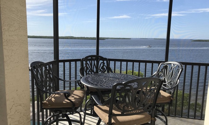 Punta Rassa Condominio | Esquina impresionante Condo-Sanibel Harbor Unit 431