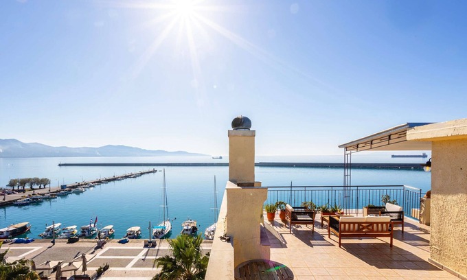 Kalamata Apartamento | Beachfront Sunny Penthouse - Kalamata Seablisss